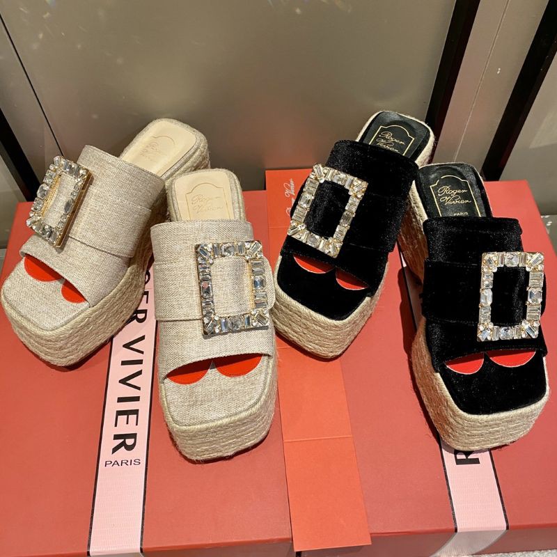 giày cao gót nữ đế xuồng mũi tròn gắn quai vuông đính đá Roger Vivier RV