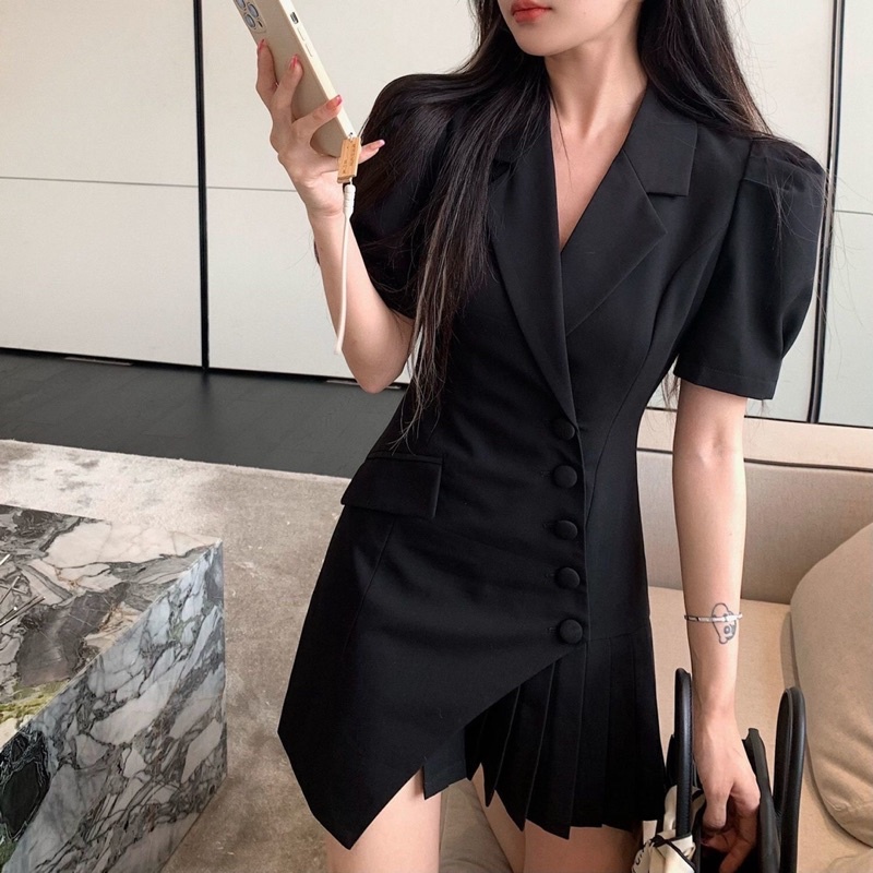 Váy trắng cổ vest