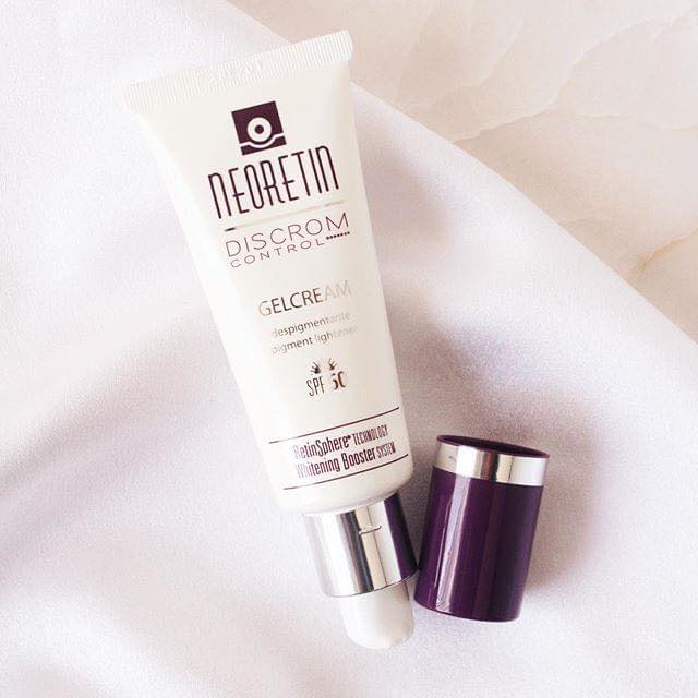 Kem chống nắng phổ rộng cải thiện sắc tố da, cho lớp nền căng bóng NEORETIN Discrom Control Gel Cream SPF 50
