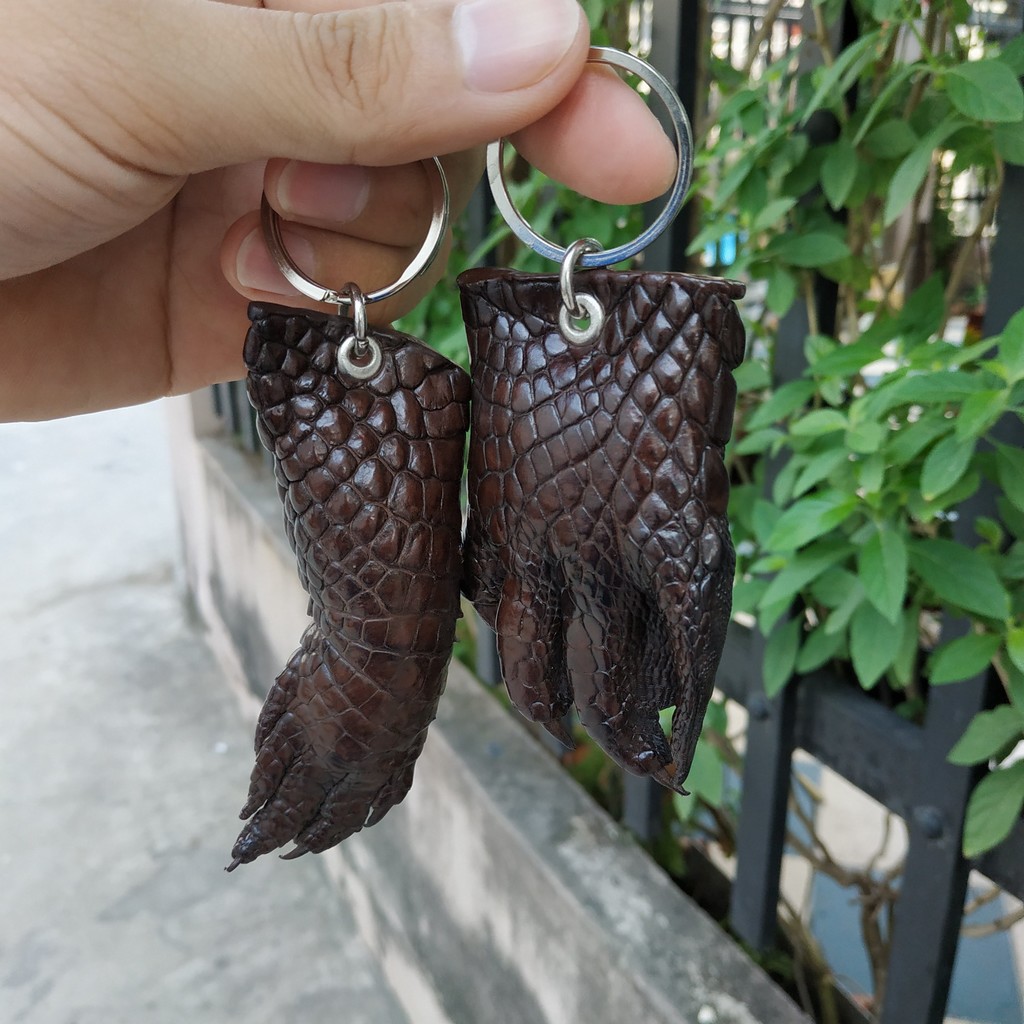 Móc khóa bàn tay cá sấu đẹp phong cách