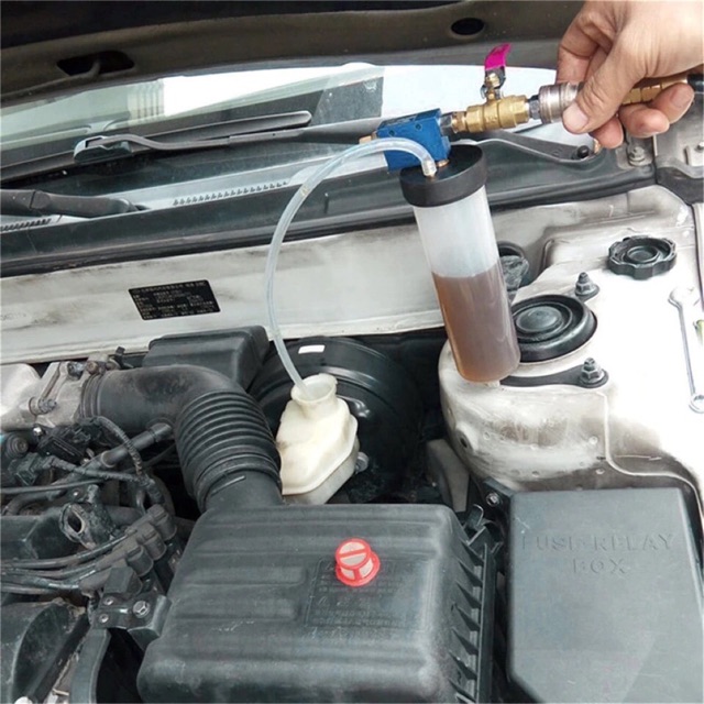 Hút e dầu phanh ô tô xe máy cao cấp nhựa composite chống va đập mạnh