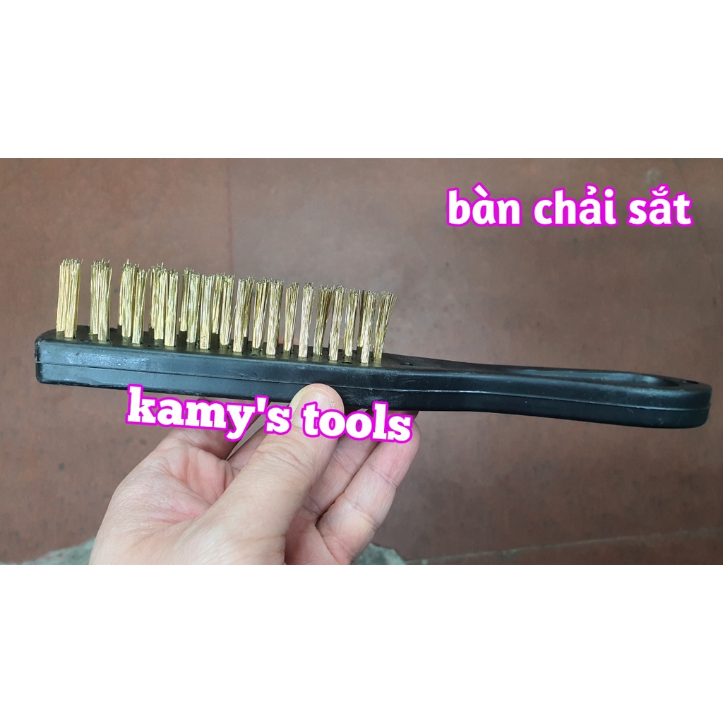 Bàn chải sắt cán nhựa cứng màu đen dài 240mm