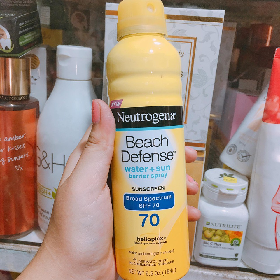 Xịt chống nắng Neutrogena Beach Defense SPF 70