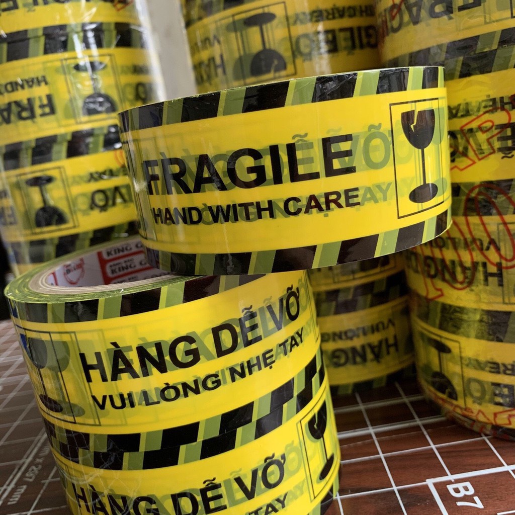 Combo 6 cuộn Băng dính in chữ &quot; hàng dễ vỡ &quot;. Hàng chuẩn mic-siêu dính,dai, chữ to sắc nét