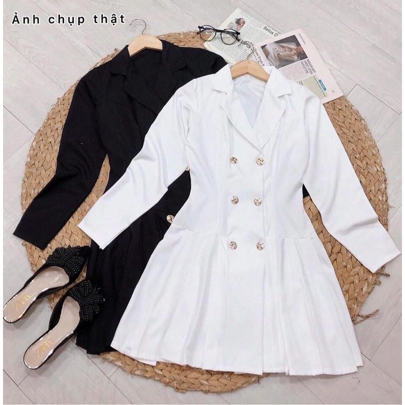 Đầm vest nút vàng