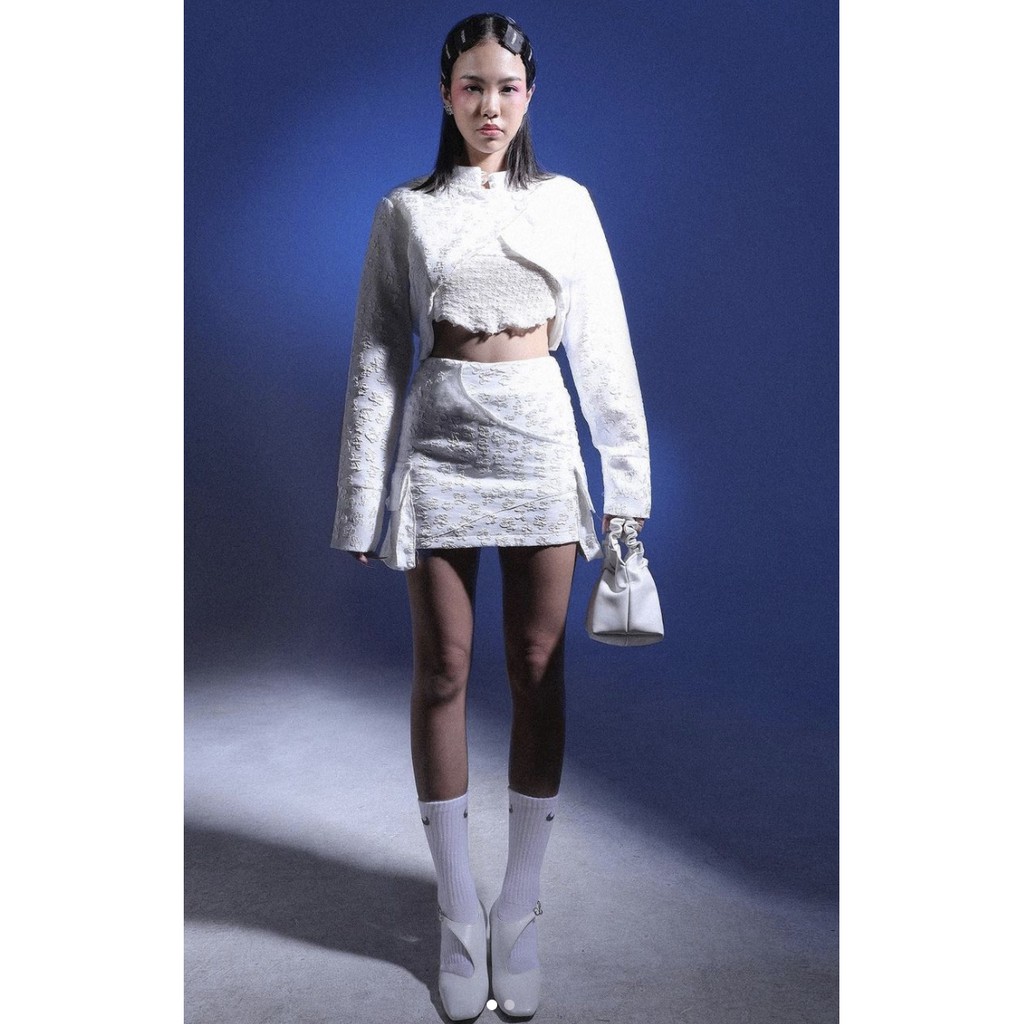 𝐌𝐞𝐝𝐢 𝐁𝐮𝐭𝐭𝐨𝐧 𝐉𝐚𝐜𝐤𝐞𝐭 𝐇𝐞𝐚𝐫𝐭𝐁𝐮𝐫𝐧 (Jacket trắng)