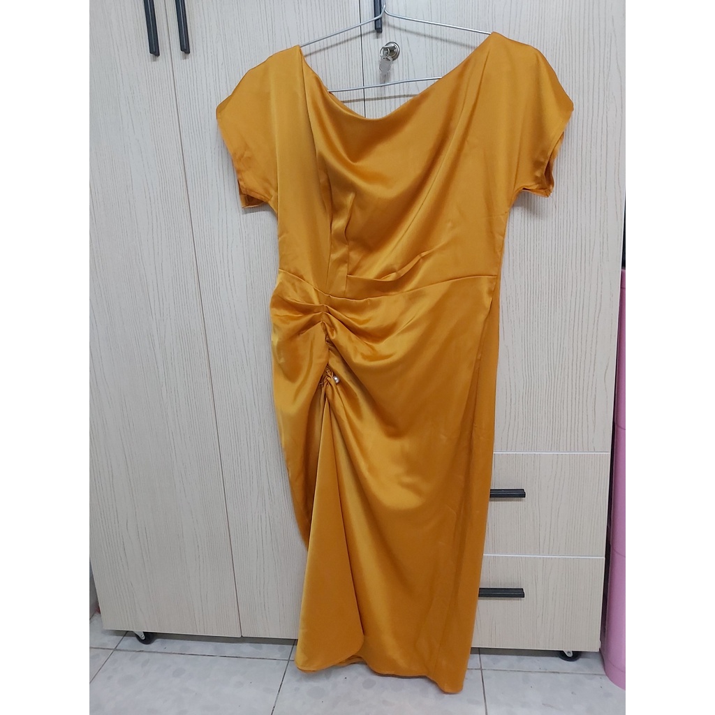 Pass Đầm phi lụa lệch vai che bụng cực xinh