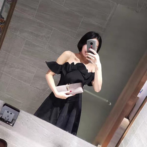 Cốp da rắn - Clutch da rắn  khóa hình chiếc lá đi tiệc siêu sang Dài 25 X rộng 8 CM, đựng vừa điện thoại, son môi