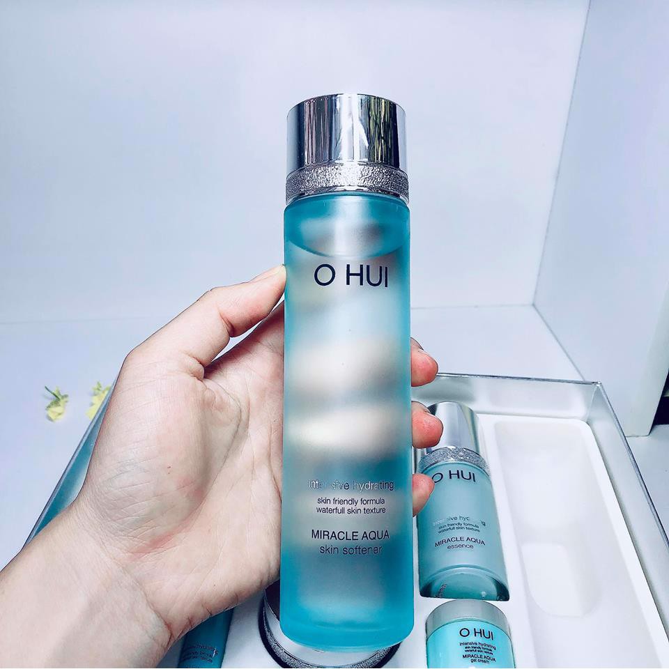 Nước Hoa Hồng Ohui aqua siêu cấp nước kiềm dầu giảm mụn và se khít chân lông Ohui Miracle Aqua Skin Softener