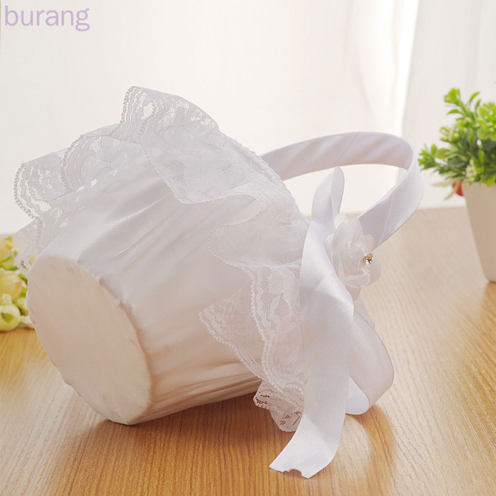 Giỏ đựng hoa trái cây phối ren dành cho phù dâu trong tiệc cưới