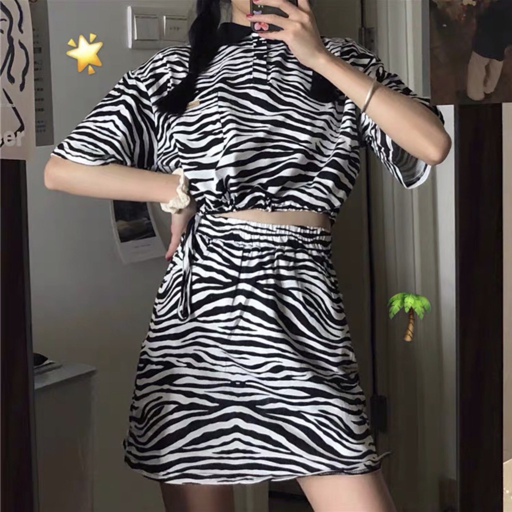 SET ÁO CROPTOP DÁNG ÔM PHỐI CHÂN VÁY NGẮN LOANG NGỰA VẰN Style Hàn Xẻng