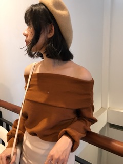 Áo len trễ vai