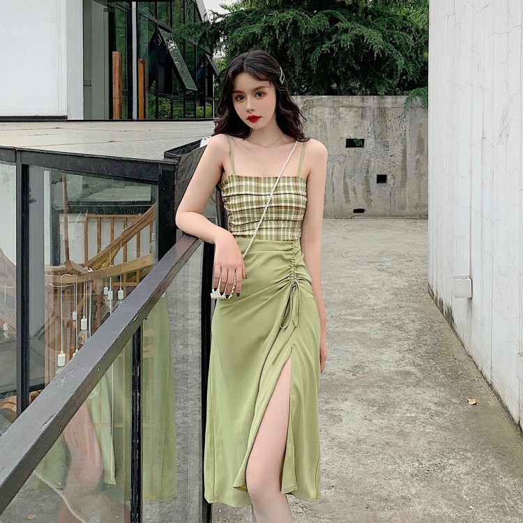 Đầm hai dây xẻ tà dây rút phối họa tiết caro màu xanh rêu