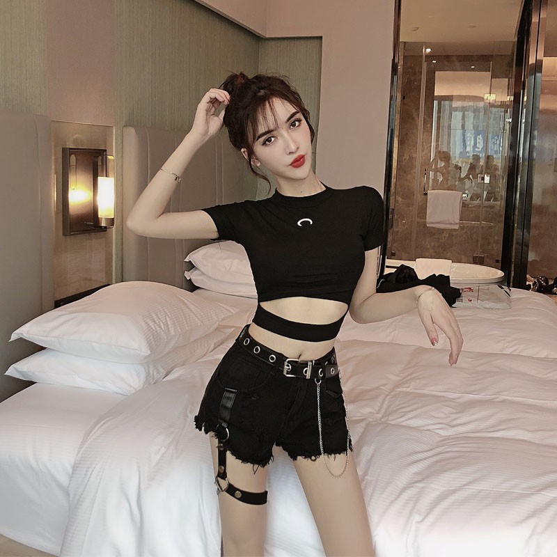 SẴN QUẦN S Set áo thun ôm tay ngắn croptop + quần jeans đen ngắn phối vòng đeo chân chocker ulzzang ( có bán riêng )