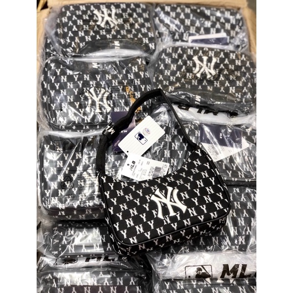 GIỎ KẸP NÁCH DENIM MLB size 22 x 14 x 6