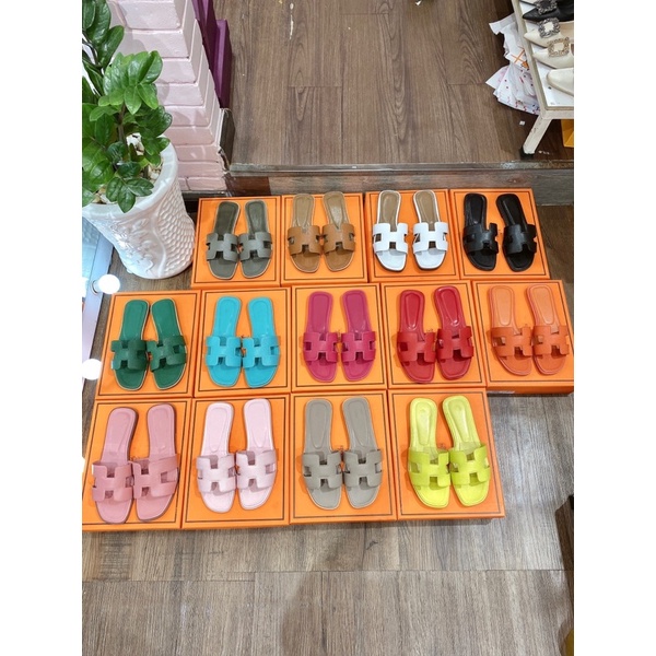 Dép quai ngang chữ H