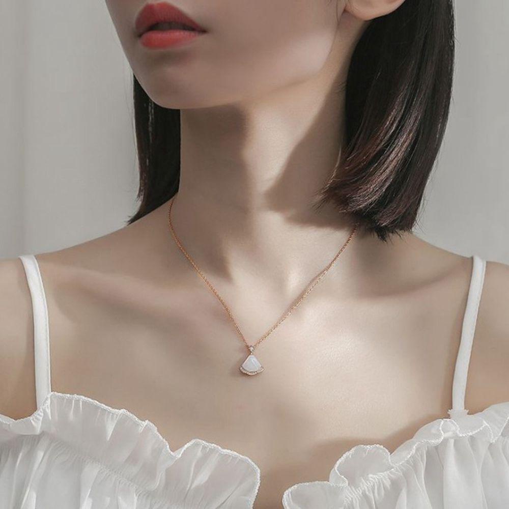 AROMA Vòng cổ Mặt Hình Quạt Thời Trang Dành Cho Nữ