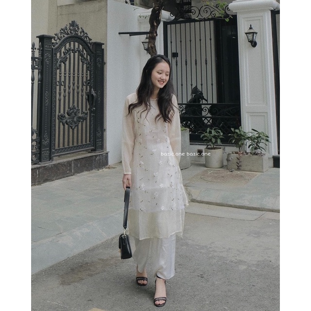 Set áo dài kèm quần thêu hoa, set áo dài trắng be Bazic one