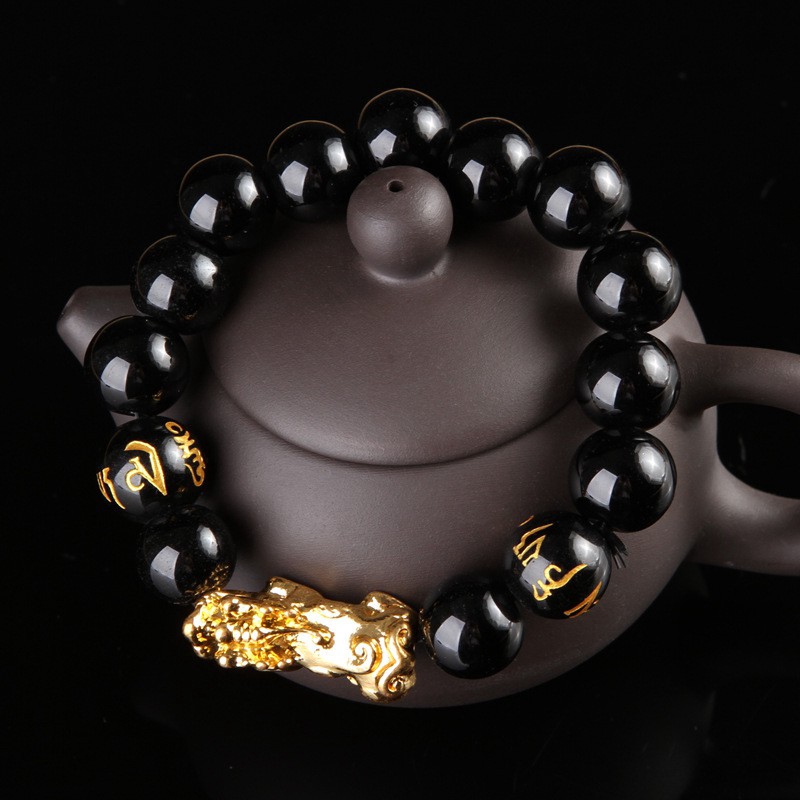 Vòng tay mạ vàng khắc chữ thần tượng mang lại may mắn bình an