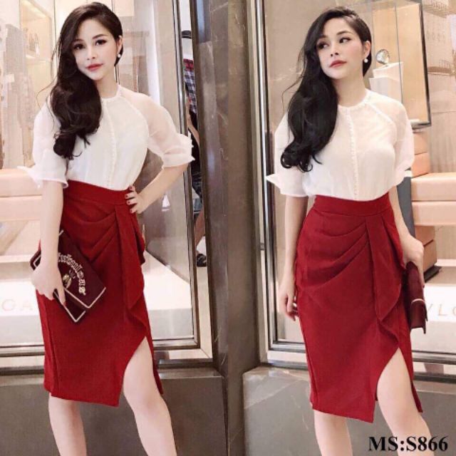 Set chân váy đỏ và áo sơ mi trắng