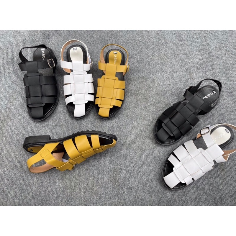 Giày sandal bít mũi dạng rọ