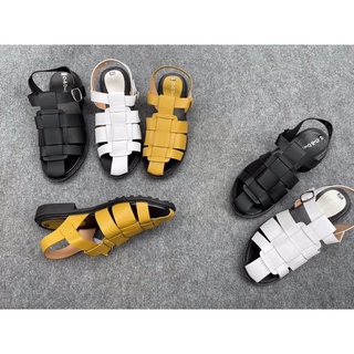 Giày sandal bít mũi dạng rọ