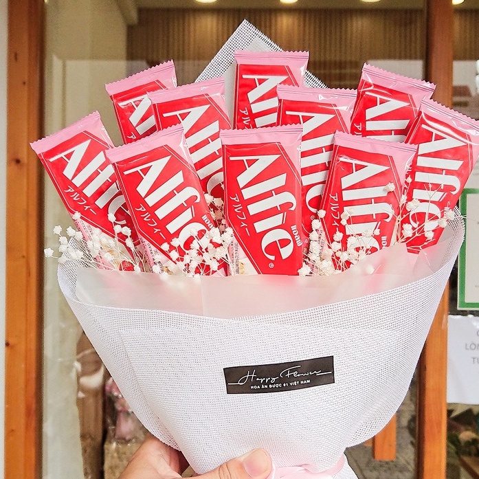 Bó hoa socola GLICO Alfie Strawberry thích hợp làm quà tặng người thân thương - Đóng gói bởi Happy Flower