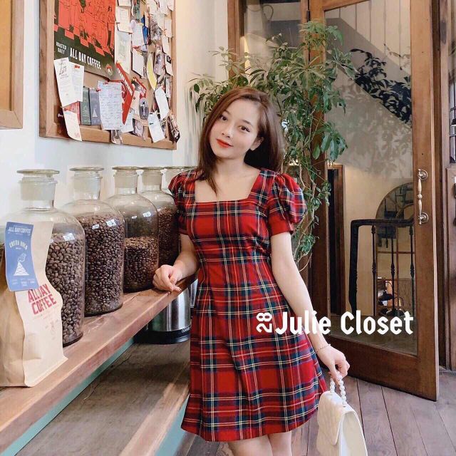 ĐẦM CARO ĐỎ CỔ VUÔNG
