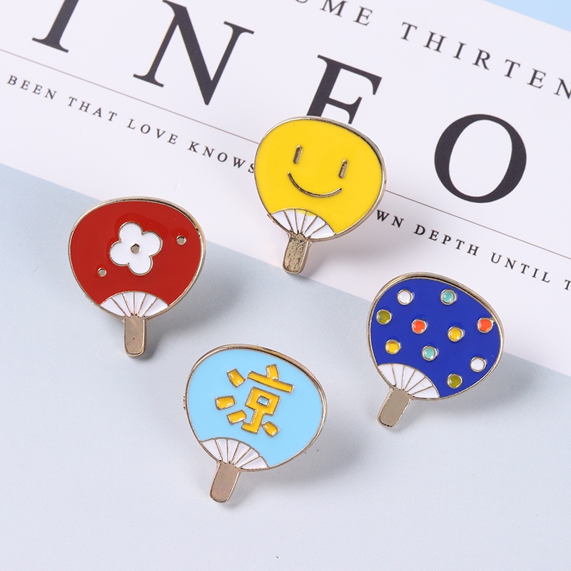Ghim Cài Áo Hình Quạt In Hoa Mặt Cười Sáng Tạo