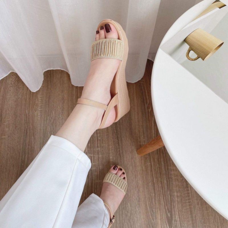 Thanh lý Sandal xuồng hàng chuẩn shop