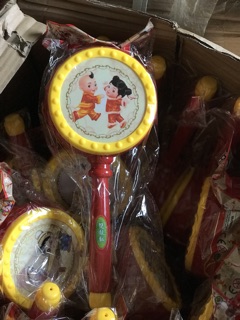 Trống lắc cho bé