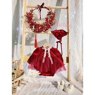 Body nhung đỏ váy voan kim tuyến