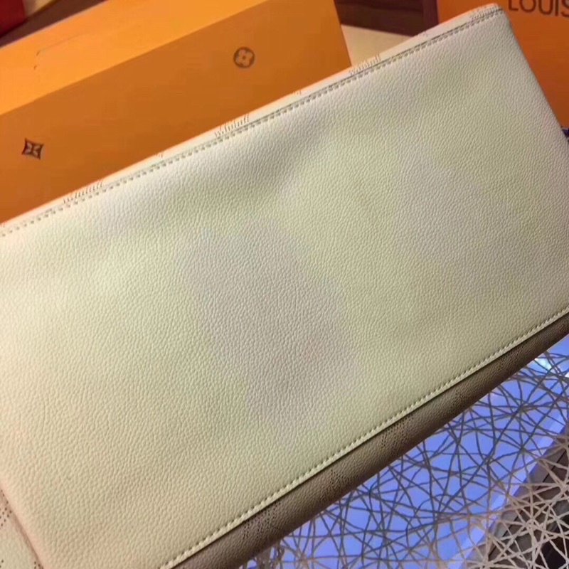 Túi xách nữ mẫu mới hoạ tiết logo thương hiệu Louis Vuitton LV Taurillon da thật cao cấp