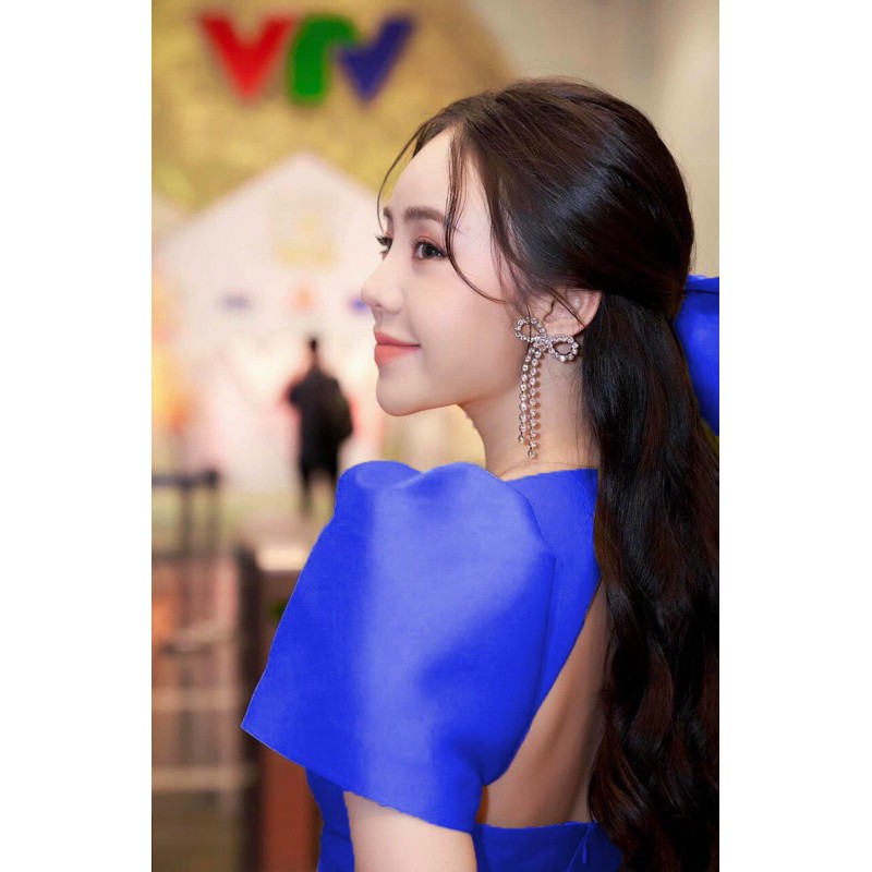 ĐẦM XOÈ TAY PHỒNG KHOÉT NGỰC - kèm nơ cài tóc  .