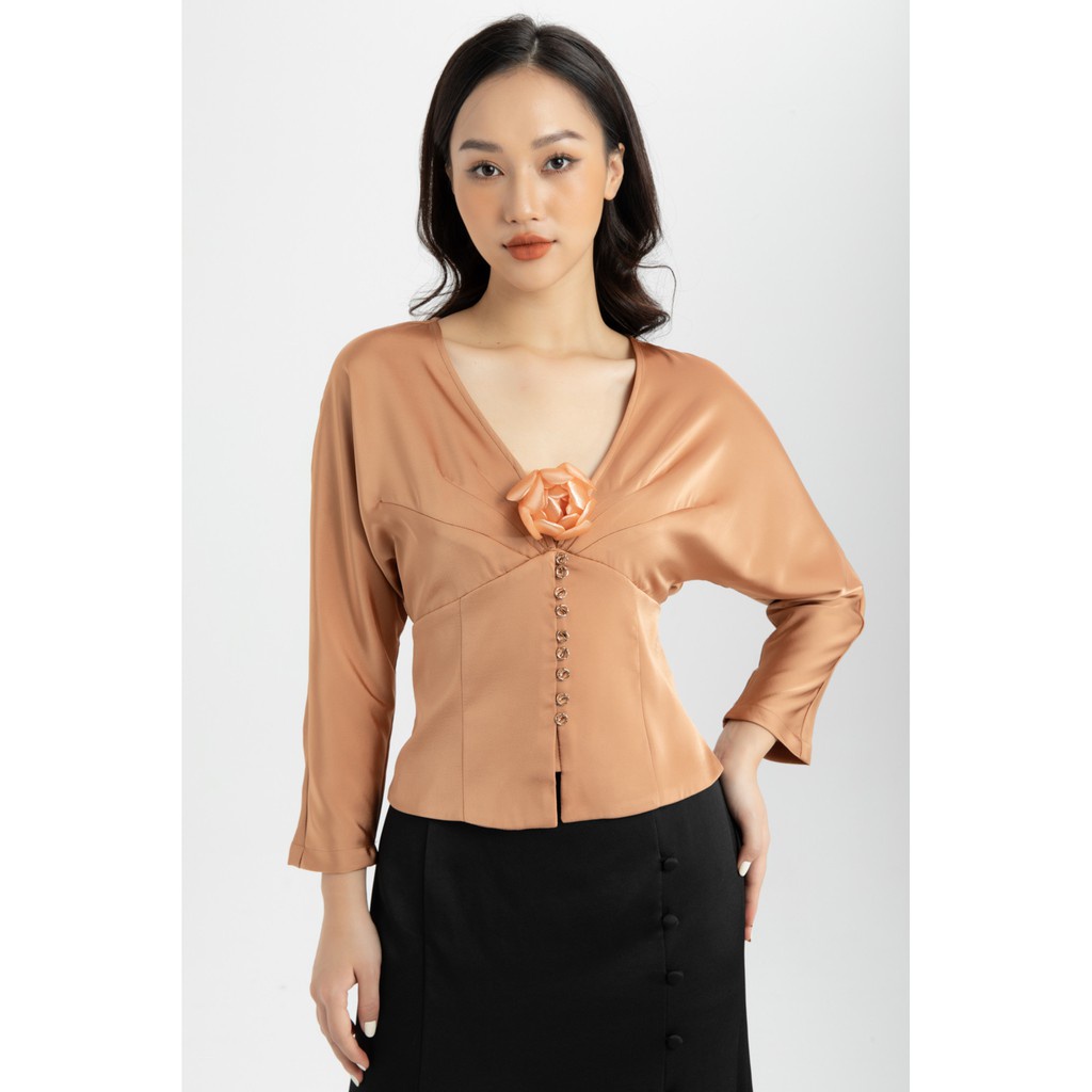 Áo lụa nữ trang trí hoa nổi IVY moda MS 17M6203