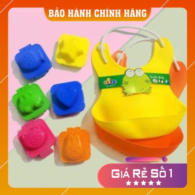 Combo ăn dặm: 1 Bộ 6 Khuôn ép cơm bento; 1 Yếm máng Nhựa cho bé