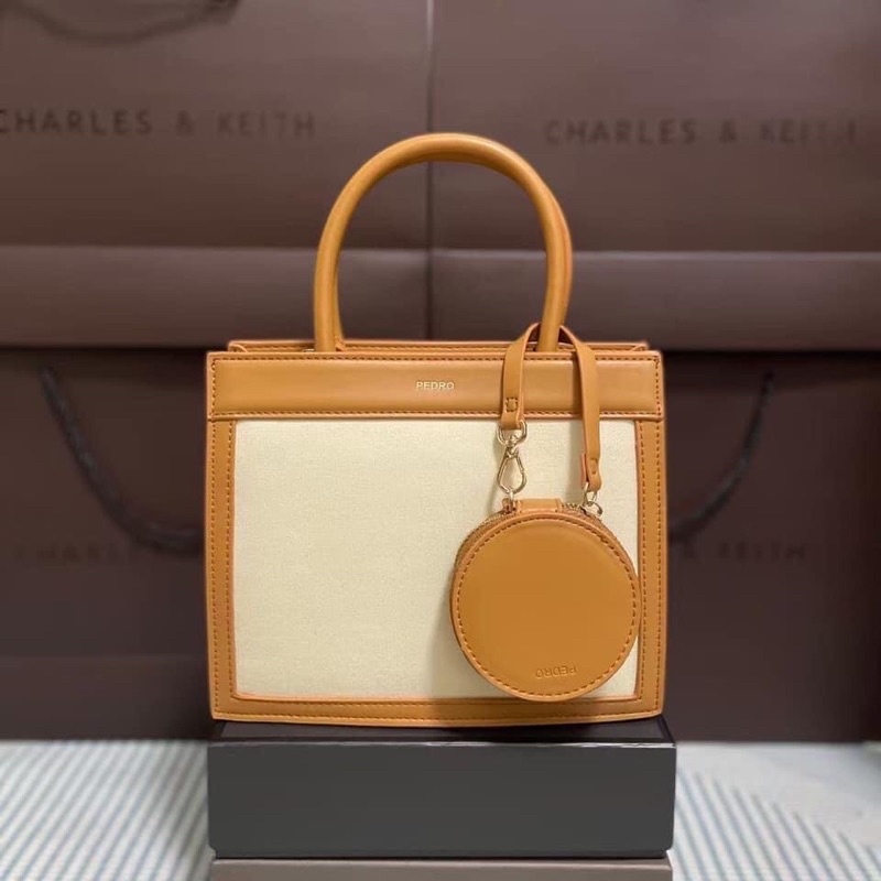 Túi tote kèm charm tròn