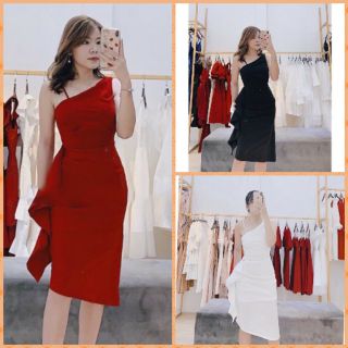 Đầm lệch vai nhún bèo
