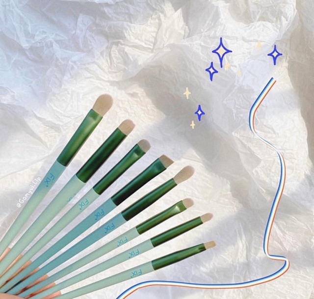 BỘ CỌ TRANG ĐIỂM 13 CÂY FIX KÈM TÚI