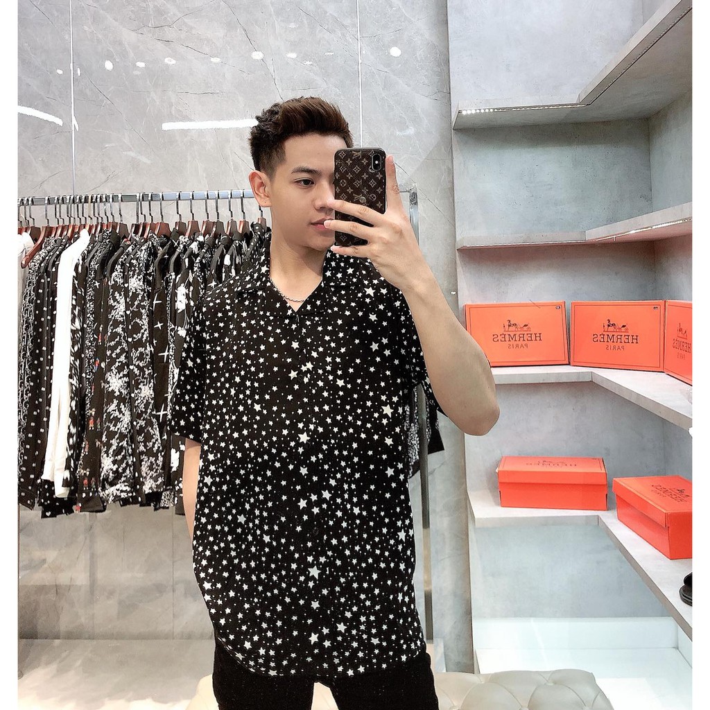 Áo sơ mi nam đen họa tiết sao nhỏ, vải lụa thoáng mát, thấm hút, không nhăn, không xù, from rộng | BigBuy360 - bigbuy360.vn