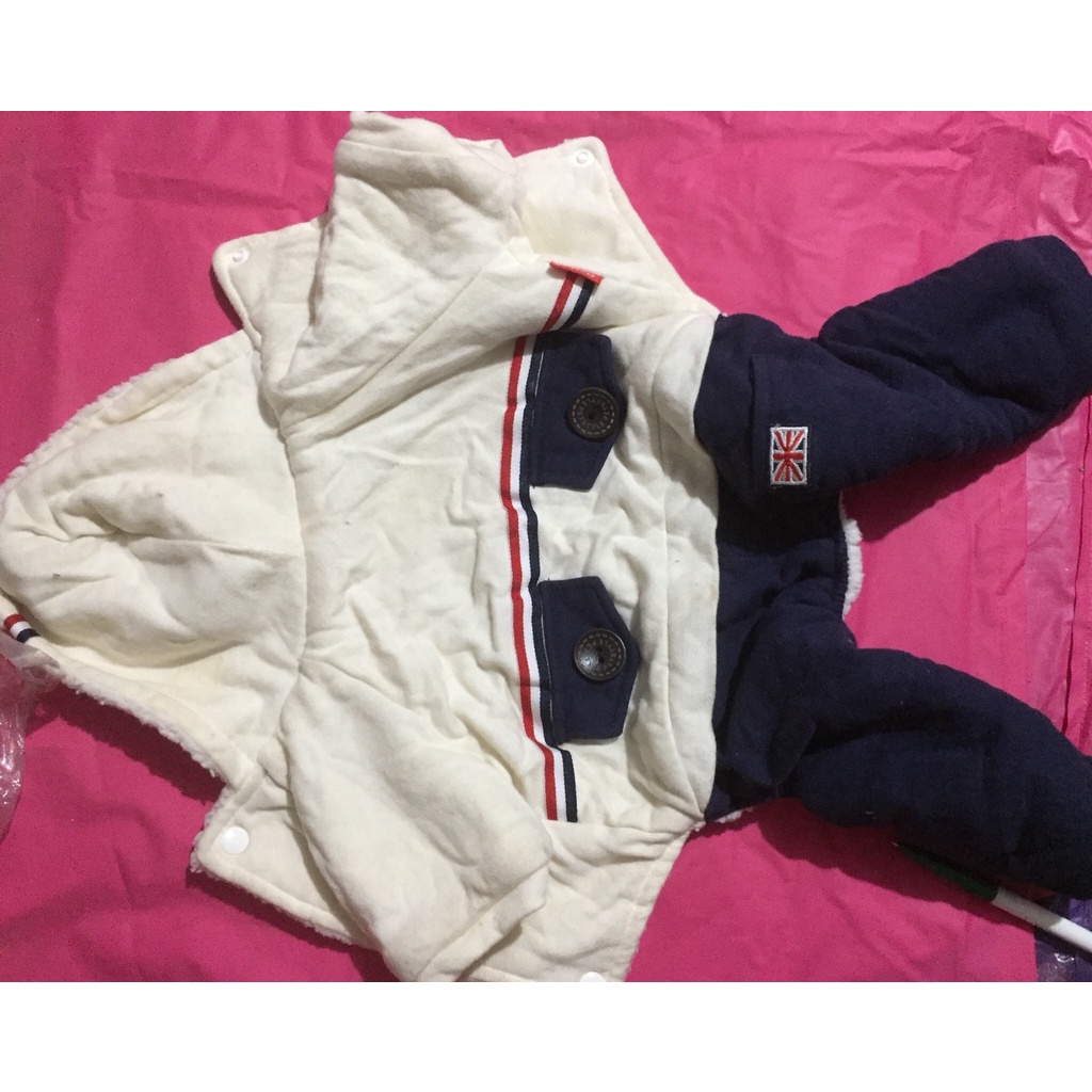 Áo nỉ lót lông trắng đen chó mèo zs M ngực 35, dài lưng 23, khoảng 4kg