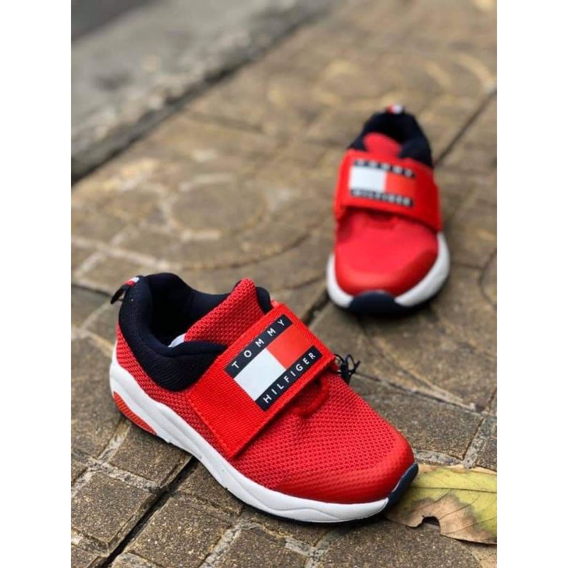 Giày xuất cho bé