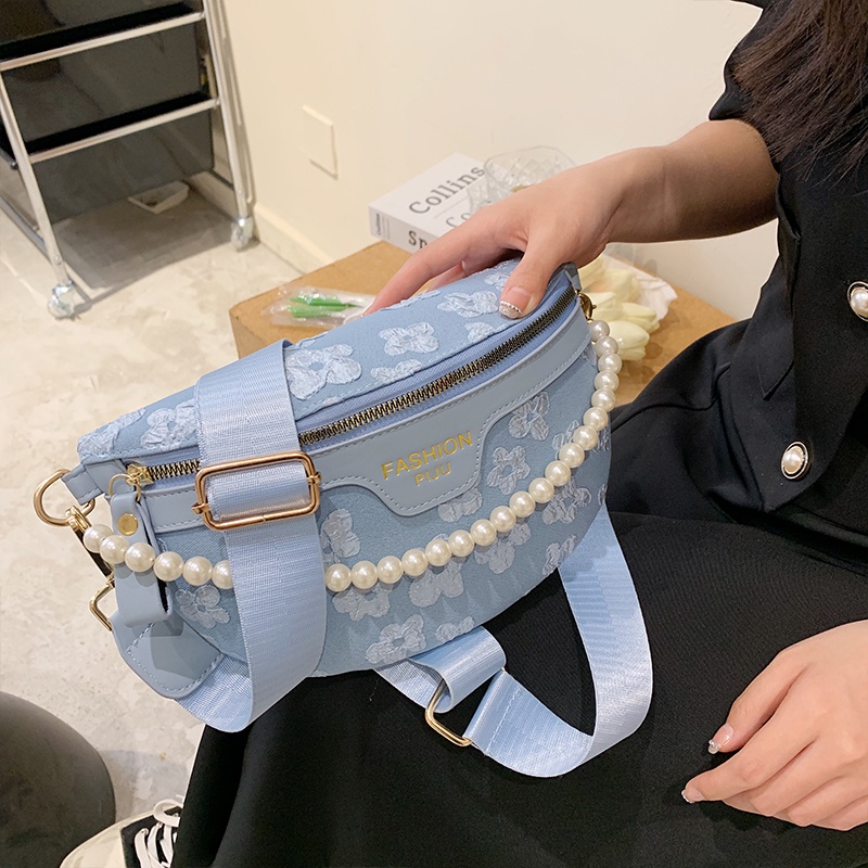 Túi đeo chéo một bên vai IELGY bằng canvas dây đeo bản rộng phối ngọc trai cho nữ