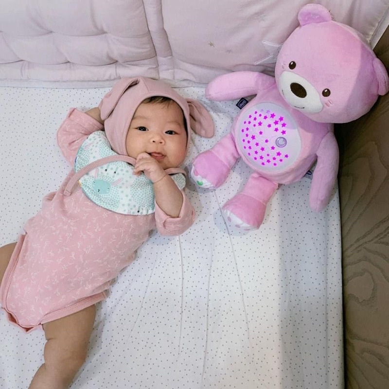 Gấu ôm phát nhạc Chicco - Bạn đồng hành giúp con giấc ngủ dịu êm