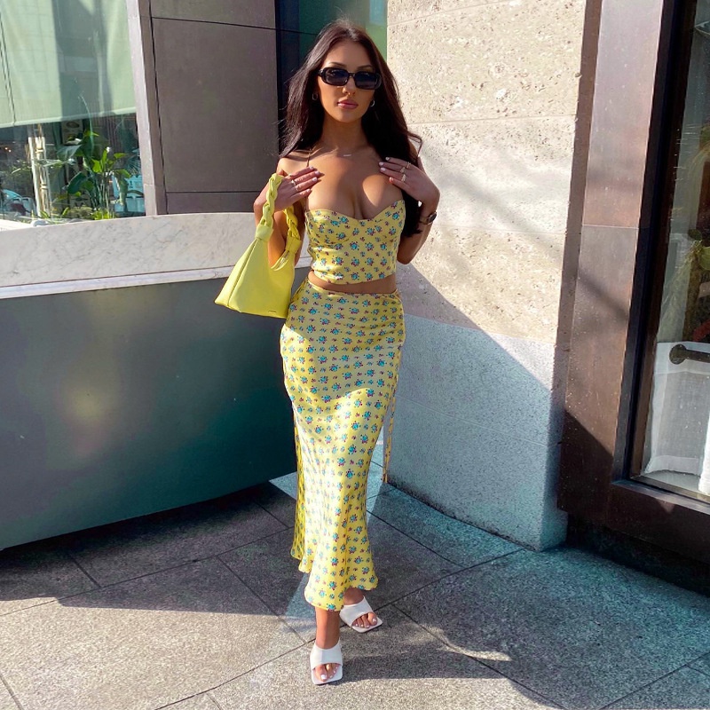 Bộ Áo Tank Top In Hoa + Chân Váy Lưng Cao Thắt Nơ Thời Trang Cho Nữ