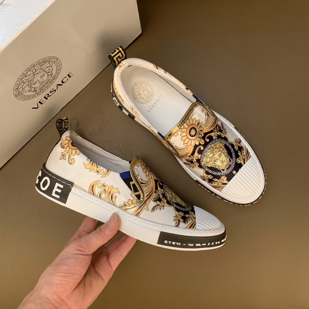 Giày lười nam cao cấp Versace mang đến phong cách thể thao và năng động tạo nên sự nổi bật