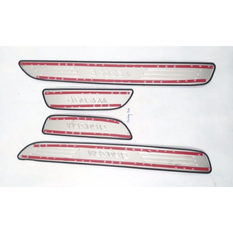 Ốp bậc bước chân ngoài Mazda 6