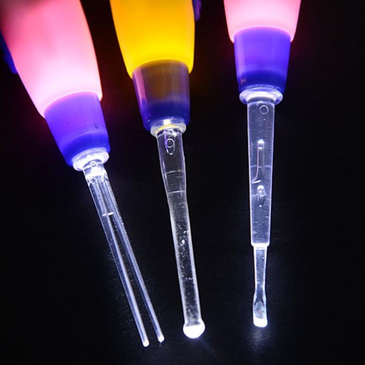 Que Lấy Ráy Tai Hình Thú Có Đèn Led Làm Sạch Tai Tiện Lợi