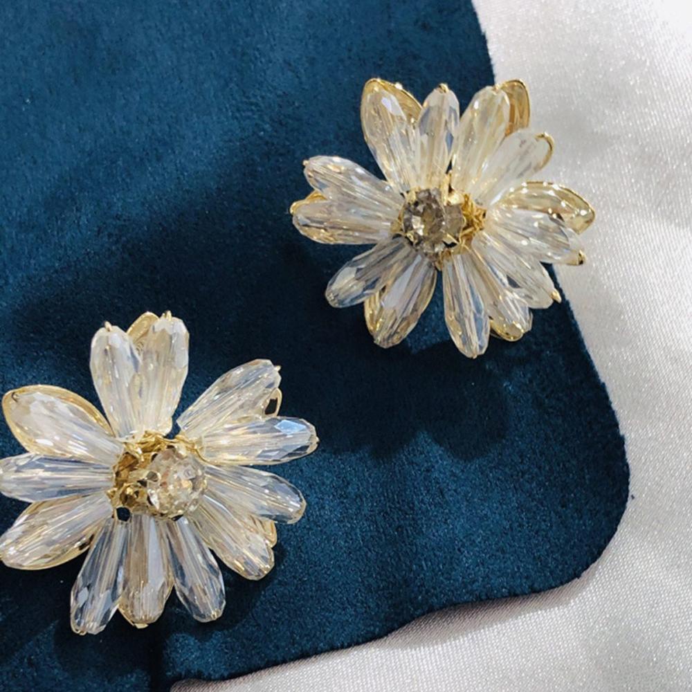 Bông Tai Hình Hoa Cúc Màu Trong Suốt Phong Cách Retro Sang Trọng Thời Trang Dự Tiệc Cho Nữ