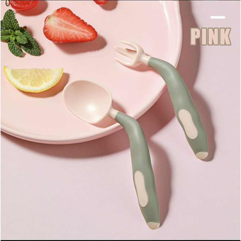 FamiShop Bộ thìa dĩa silicone uốn cong cho bé tập xúc